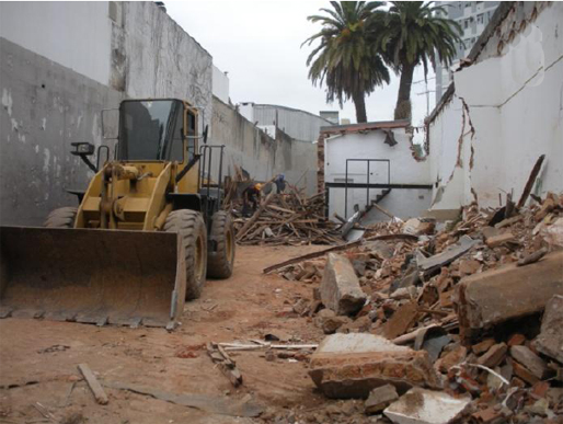 Demolicion con escavadora